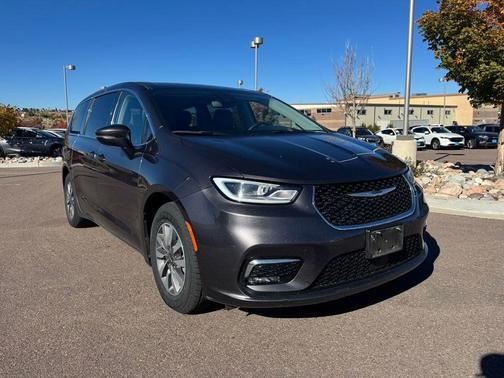2023 Chrysler Pacifica Hybrid Touring L