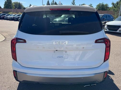 Glacial White Pearl 2023 Kia Telluride S