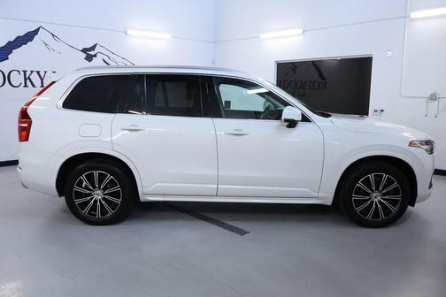 2020 Volvo XC90 T6 Momentum 7 Passenger