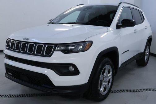 Bright White Clearcoat 2024 Jeep Compass Latitude