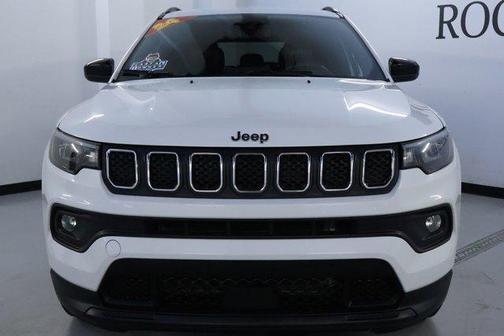 Bright White Clearcoat 2024 Jeep Compass Latitude