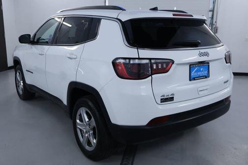 Bright White Clearcoat 2024 Jeep Compass Latitude