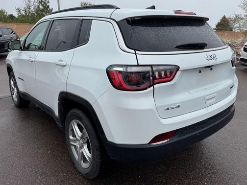 Bright White Clearcoat 2024 Jeep Compass Latitude