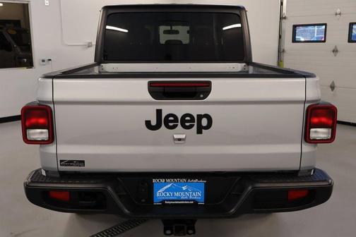 2022 Jeep Gladiator Sport