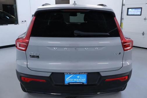 2024 Volvo XC40 B5 Core