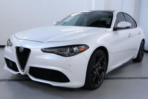 White Tri-Coat 2018 Alfa Romeo Giulia Ti