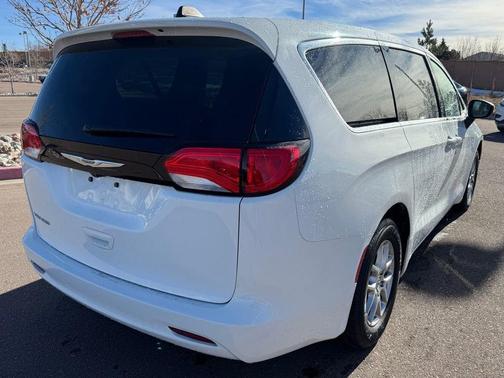 2023 Chrysler Voyager LX