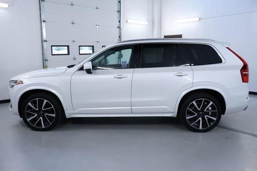 2021 Volvo XC90 T6 Momentum 7 Passenger