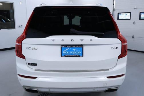 2021 Volvo XC90 T6 Momentum 7 Passenger
