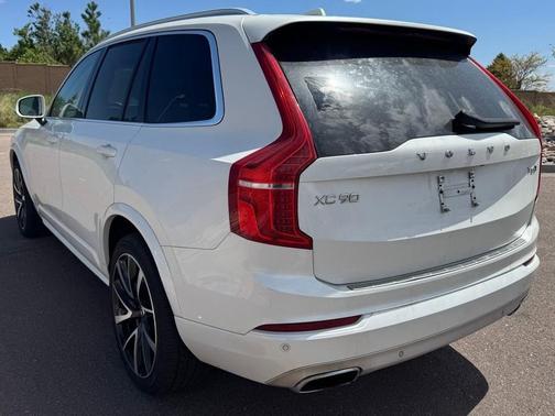 2021 Volvo XC90 T6 Momentum 7 Passenger