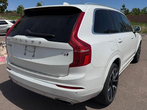 2021 Volvo XC90 T6 Momentum 7 Passenger