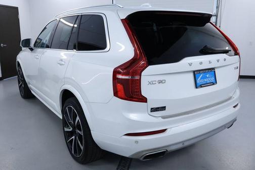 2021 Volvo XC90 T6 Momentum 7 Passenger