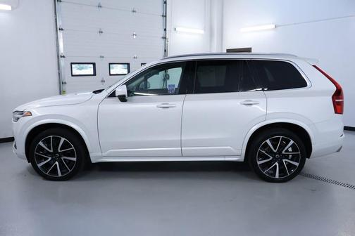 2021 Volvo XC90 T6 Momentum 7 Passenger
