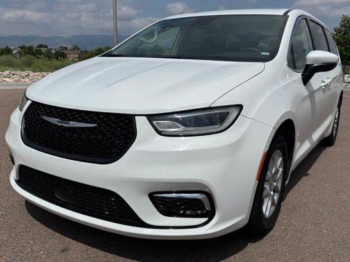 2023 Chrysler Pacifica Touring-L