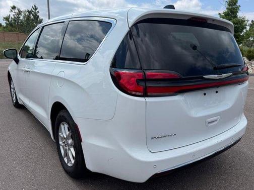 2023 Chrysler Pacifica Touring-L