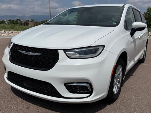 2023 Chrysler Pacifica Touring-L