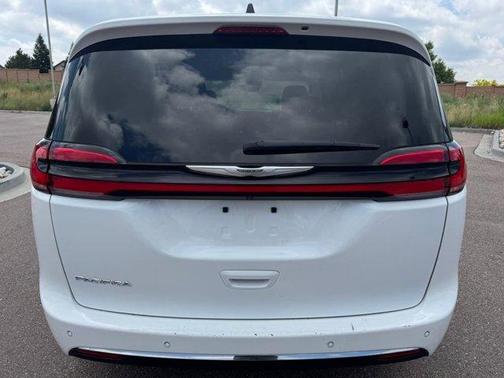 2023 Chrysler Pacifica Touring-L