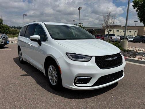 2023 Chrysler Pacifica Touring-L