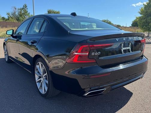 2021 Volvo S60 MOMENTUM