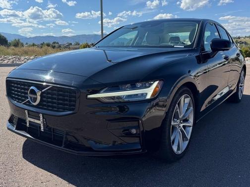 2021 Volvo S60 MOMENTUM