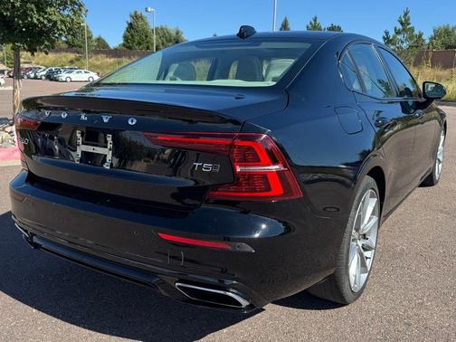 2021 Volvo S60 MOMENTUM