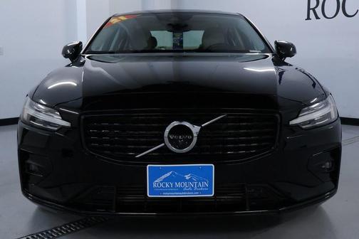 2021 Volvo S60 MOMENTUM