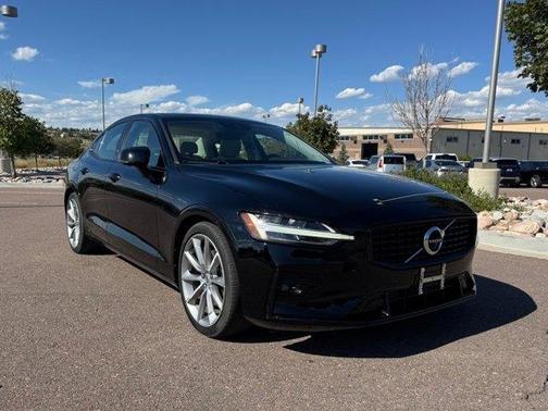 2021 Volvo S60 MOMENTUM