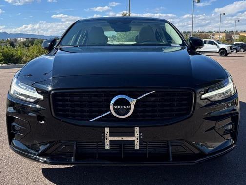 2021 Volvo S60 MOMENTUM