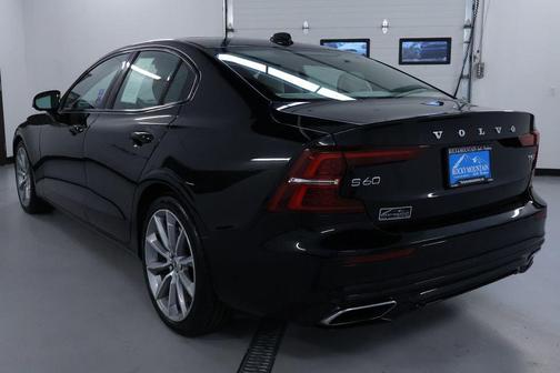 2021 Volvo S60 MOMENTUM
