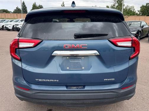 Metallic 2024 GMC Terrain SLE
