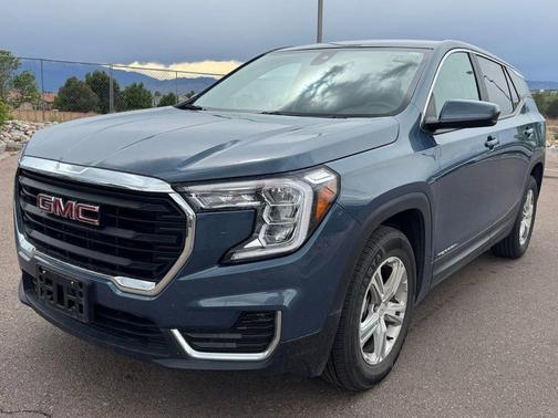 Metallic 2024 GMC Terrain SLE
