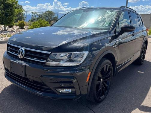 Deep Black Pearl Effect 2021 Volkswagen Tiguan 2.0T SE R-Line Black