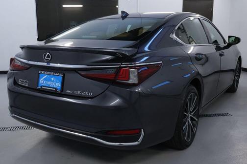 2022 Lexus ES 250 Luxury