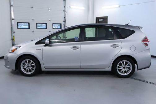 Classic Silver Metallic 2017 Toyota Prius v Three