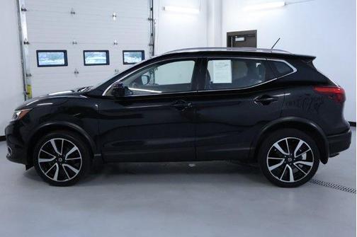 Magnetic Black 2018 Nissan Rogue Sport SL