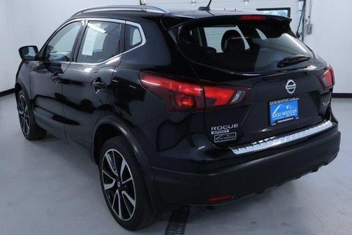 Magnetic Black 2018 Nissan Rogue Sport SL