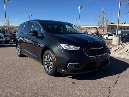 2023 Chrysler Pacifica Hybrid Touring L
