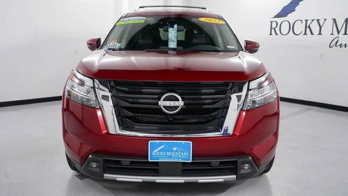 2022 Nissan Pathfinder SL
