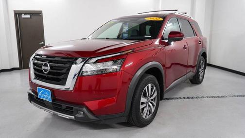 2022 Nissan Pathfinder SL
