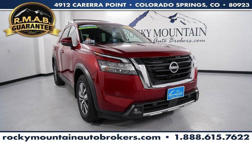 2022 Nissan Pathfinder SL
