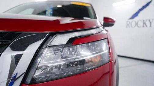 2022 Nissan Pathfinder SL