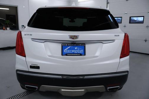 Crystal White Tri-Coat 2017 Cadillac XT5 Platinum