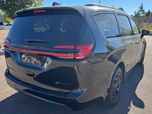 2021 Chrysler Pacifica Hybrid Touring L
