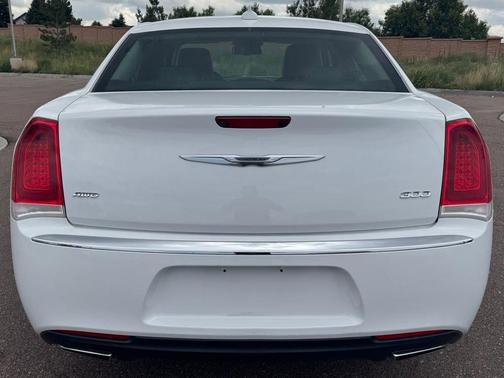 2017 Chrysler 300 Limited
