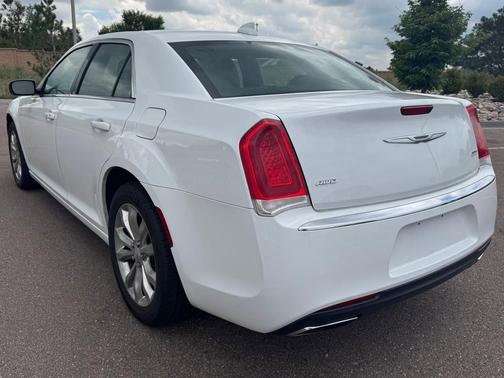 2017 Chrysler 300 Limited
