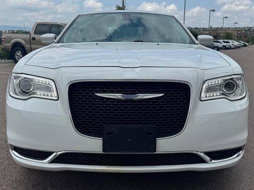 2017 Chrysler 300 Limited