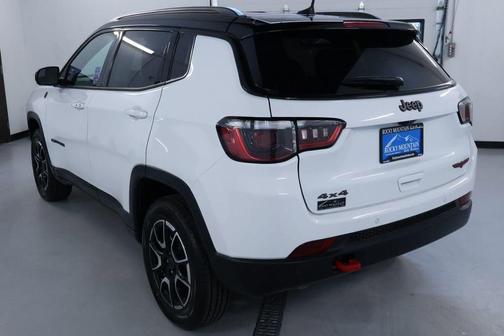 Bright White Clearcoat 2025 Jeep Compass Trailhawk