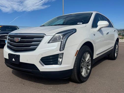Crystal White Tri-Coat 2018 Cadillac XT5 Luxury