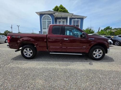 Red 2016 Ford F-150 XLT