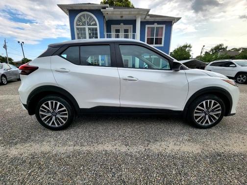 2022 Nissan Kicks SV